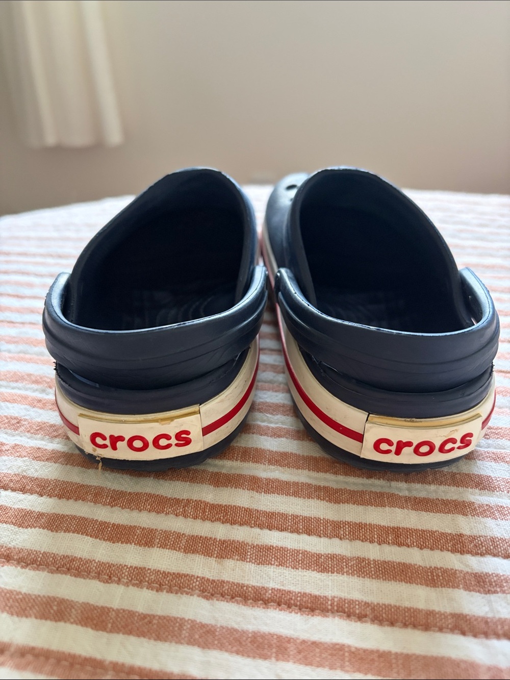 Kids Navy Blue crocs with Red Trim - toddler 11 ( c11) like new - Picture 3 of 6